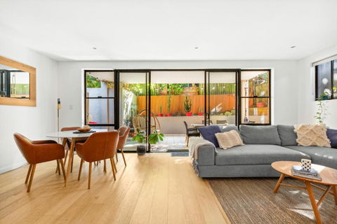 Fab Bondi 2-Bed With Courtyard & Alfresco Dining - ACT Tourism 0