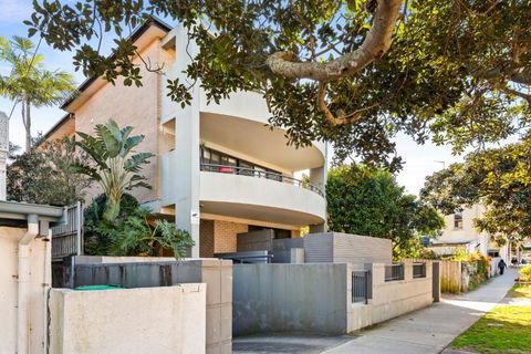 Fab Bondi 2-Bed With Courtyard & Alfresco Dining - ACT Tourism 4