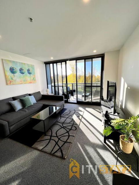 Fab In Phillip - 2bd 2bth Apt - Close To CBR Hospital - ACT Tourism 2