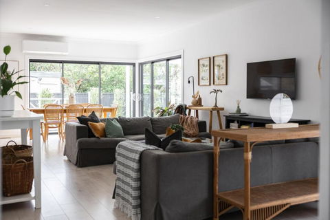 Facing The Sun 5 Min Walk To Beach & Sleeps 8 - ACT Tourism 2