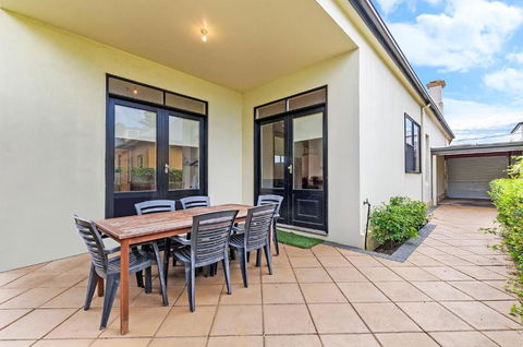 Fairholme Townhouse - ACT Tourism 2