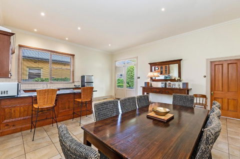 Fairholme Townhouse - ACT Tourism 4