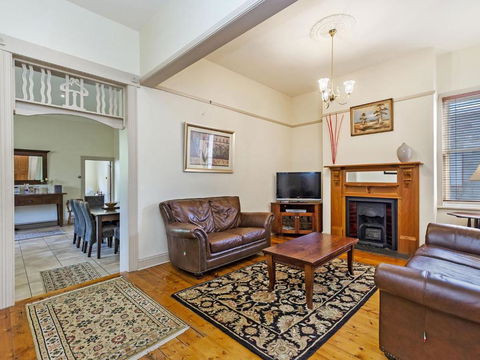 Fairholme Townhouse - ACT Tourism 0