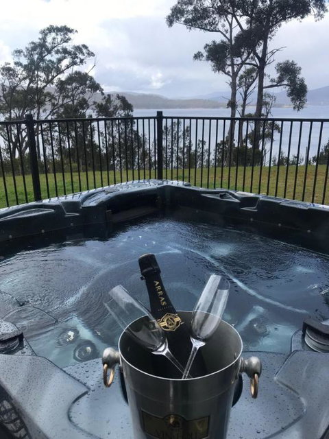 Fairwinds Tasmania - ACT Tourism 1