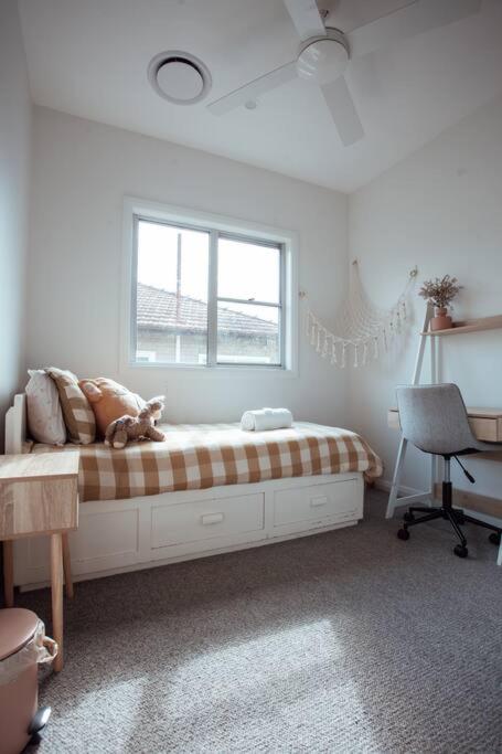 Family Friendly Home By The Lake - ACT Tourism 2