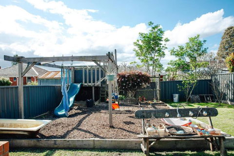 Family Friendly Home By The Lake - ACT Tourism 4