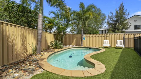 Family Friendly House With Pool & Aircon - ACT Tourism 1