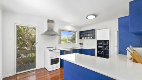 Family Friendly House With Pool & Aircon - ACT Tourism 3
