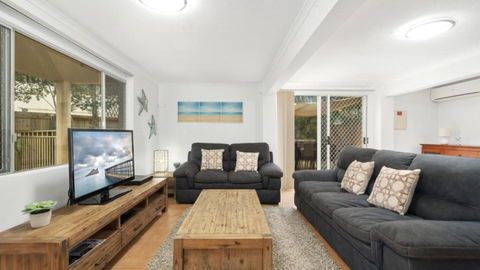 Family Friendly House With Pool & Aircon - ACT Tourism 0