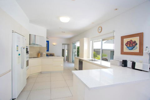 Family Living In The Heart Of Noosa, Noosa Heads - ACT Tourism 3