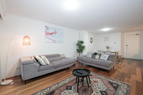 Fantastic 3BR Apt With Parking & Darling Harbour - 10 Mins Walk - ACT Tourism 0