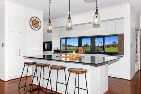 Farm View House - ACT Tourism 1