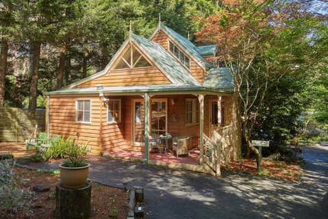 Fernhem Cottages- Love In The Mist - ACT Tourism 0