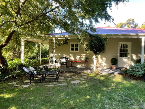 Fleetwood Cottage Bed And Breakfast - ACT Tourism 2