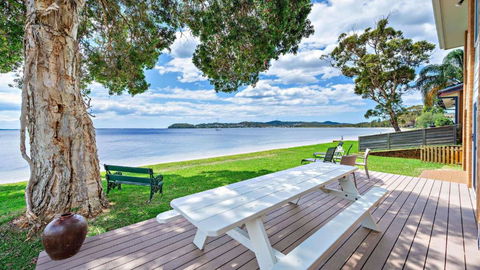 Footprints On Foreshore - ACT Tourism 1