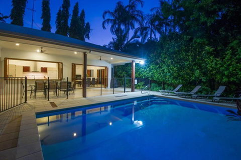 Footsteps To Four Mile - Port Douglas - ACT Tourism 0