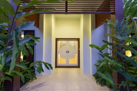 Footsteps To Four Mile - Port Douglas - ACT Tourism 1