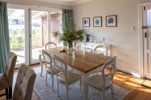 FOREST CORNER - 3 BEDROOM WEATHERBOARD, TRENTHAM - ACT Tourism 1