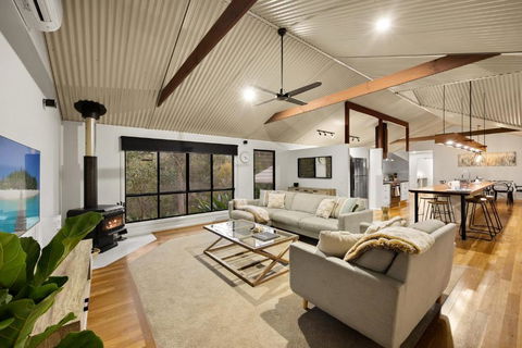 Forestland Hinterland Hideaway - ACT Tourism 2