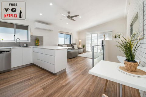 Favored Central Coastal Apartment - ACT Tourism 0