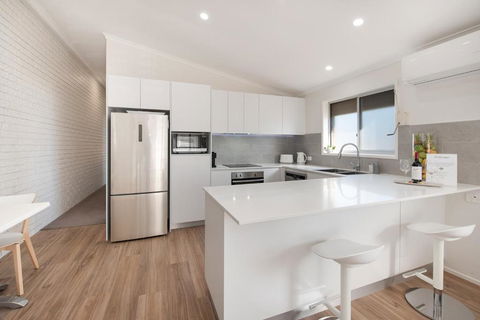 Favored Central Coastal Apartment - ACT Tourism 2