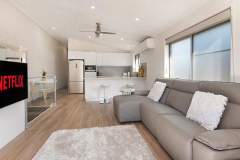 Favored Central Coastal Apartment - ACT Tourism 4