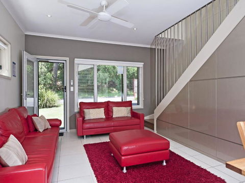 Florida 5 5 Lillian Street - ACT Tourism 4