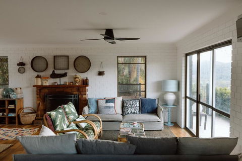 Family Fun On The Farm! Close To Kenilworth Stylish Feed Friendly Cows Breathtaking 360 Views - ACT Tourism 2