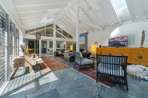 Fuller Holidays - Adrift - Tallows Beachfront Suffolk Park - ACT Tourism 3