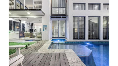 Frangipani Beach House - ACT Tourism 3