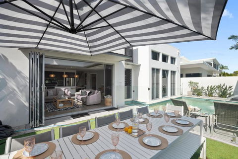 Frangipani Beach House - ACT Tourism 0