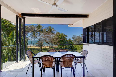 Frangipani Place - Absolute Beachfront - ACT Tourism 4