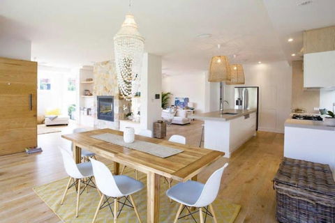 Freshwater Beach House - ACT Tourism 4