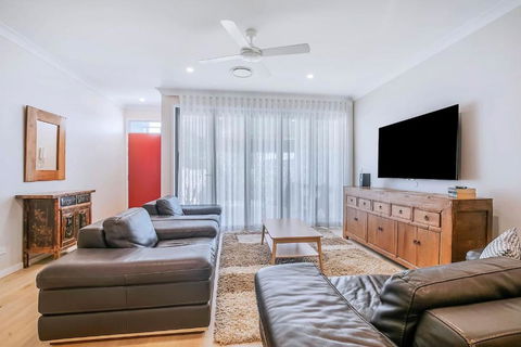 Fulcher Lane - A Zen Retreat In Modern Comfort - ACT Tourism 4