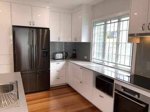 Fully Renovated 3 Bedroom House - ACT Tourism 4