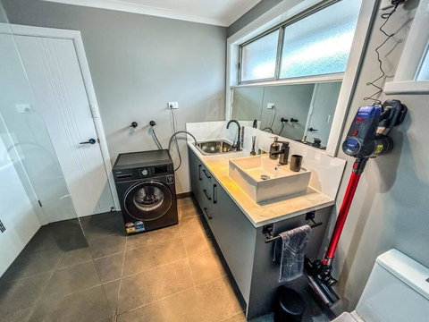 Geelong West Unit - ACT Tourism 3