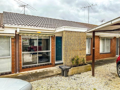 Geelong West Unit - ACT Tourism 4