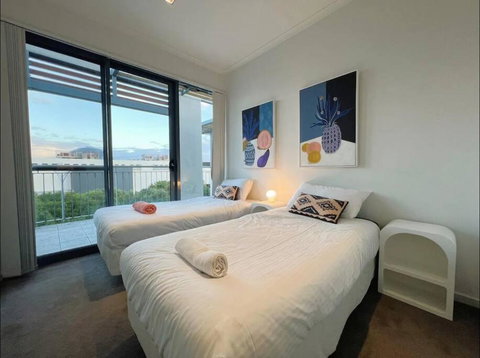GW24-1 BATH 2 BR At The Glen With FREE Parking And Balcony - ACT Tourism 1