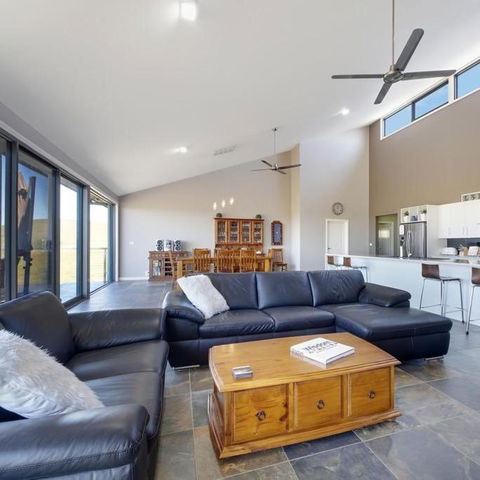 GOULBURN ALPACA FARM STAY - ACT Tourism 1