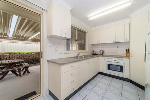 H1211 Mission Terrace Lakewood Heights Estate - ACT Tourism 4