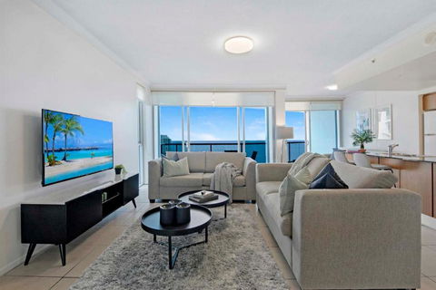 HIGH FLOOR GUARANTEE - 3 Bedroom Plus Study Apartments At Chevron Renaissance - Self Contained & Privately Managed - Wow Stay - ACT Tourism 2