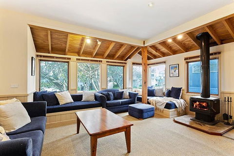 HAY SHED Chalet, Alpine-getaways - ACT Tourism 2