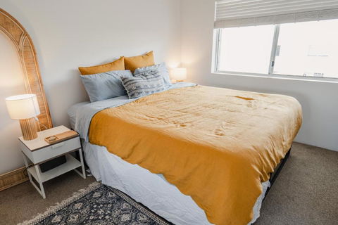 HEART OF BURLEIGH Holiday Villa - Perfect Location With Pools - ACT Tourism 3