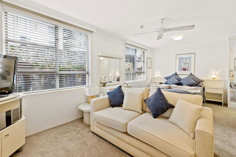 HENRY12 Self- Catering - ACT Tourism 1