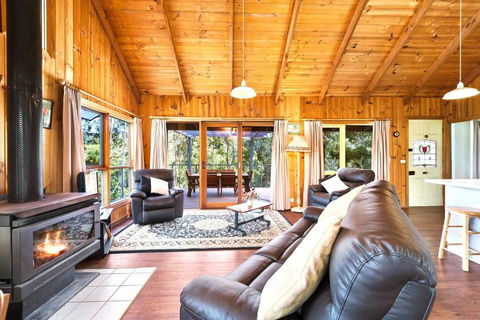 HILLSIDE HOUSE - ACT Tourism 3