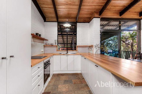 Historical Cottage In The Hills - ACT Tourism 3