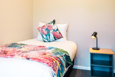 Holbrook Motel - ACT Tourism 2