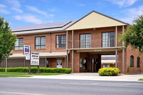 Holbrook Town Centre Motor Inn - ACT Tourism 1