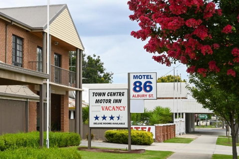 Holbrook Town Centre Motor Inn - ACT Tourism 2