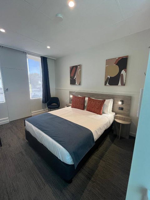 International Hotel Motel - ACT Tourism 0